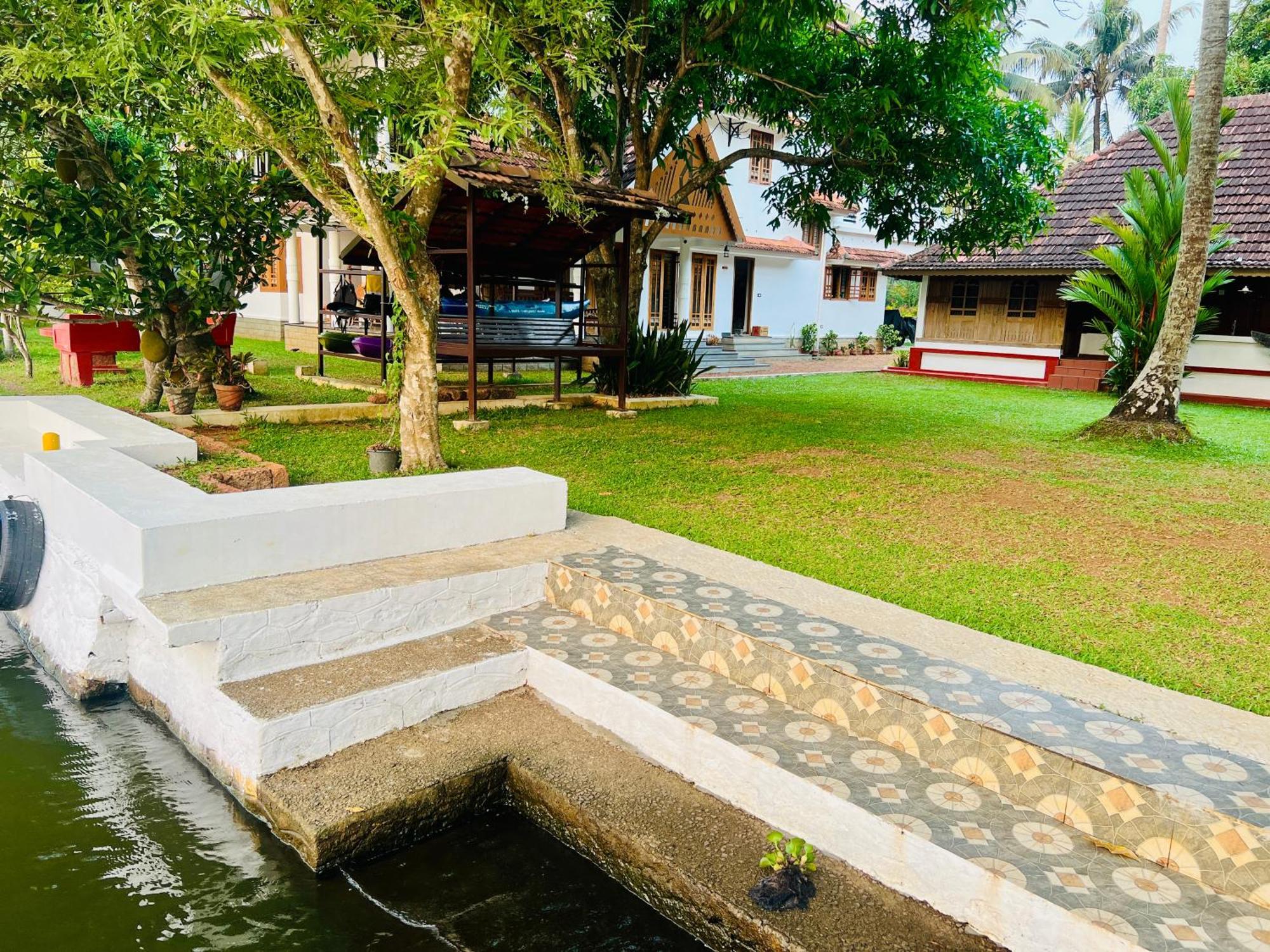 The Pamba Heritage Villa Champakulam Exterior photo